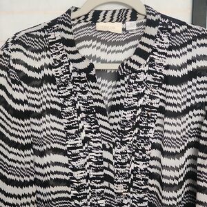 Chico's size 2 Black and White Patterned Oversized Sheer Blouse EUC